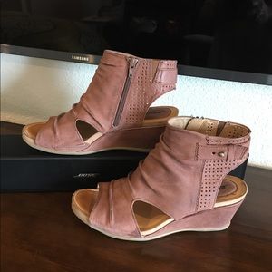 earth sweetpea sandal